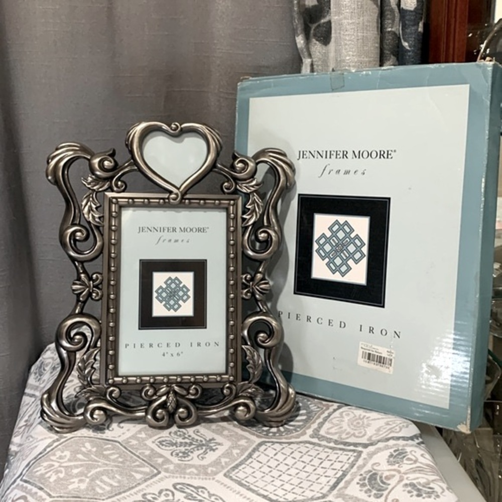 🔹NEW Jennifer Moore Pierced Iron Collection Frame/2  inserts (4x6 and 2.5x2)